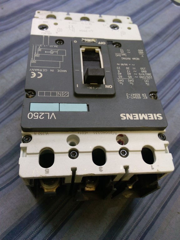 SIEMENS VL250 250A 3VL3725 TMŞ DEVRE KESİCİ ŞALTER VE AÇTIRMA BOBİNİ BULUNUR